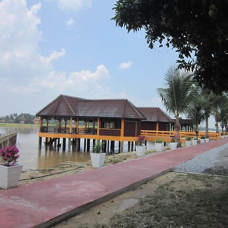 Green Village Pasir Salak Eco River Resort Kampung Gajah  외부 사진