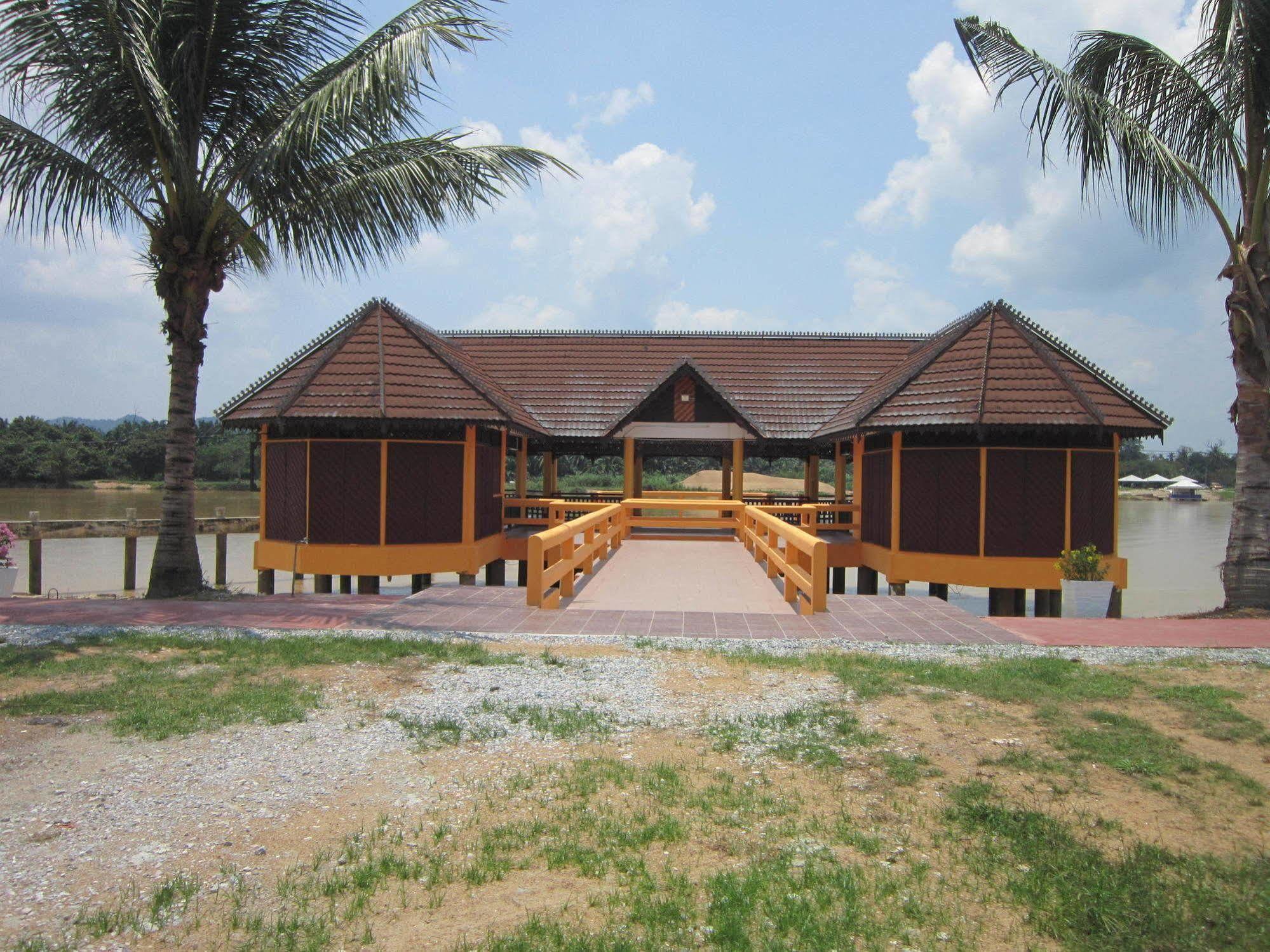 Green Village Pasir Salak Eco River Resort Kampung Gajah  외부 사진