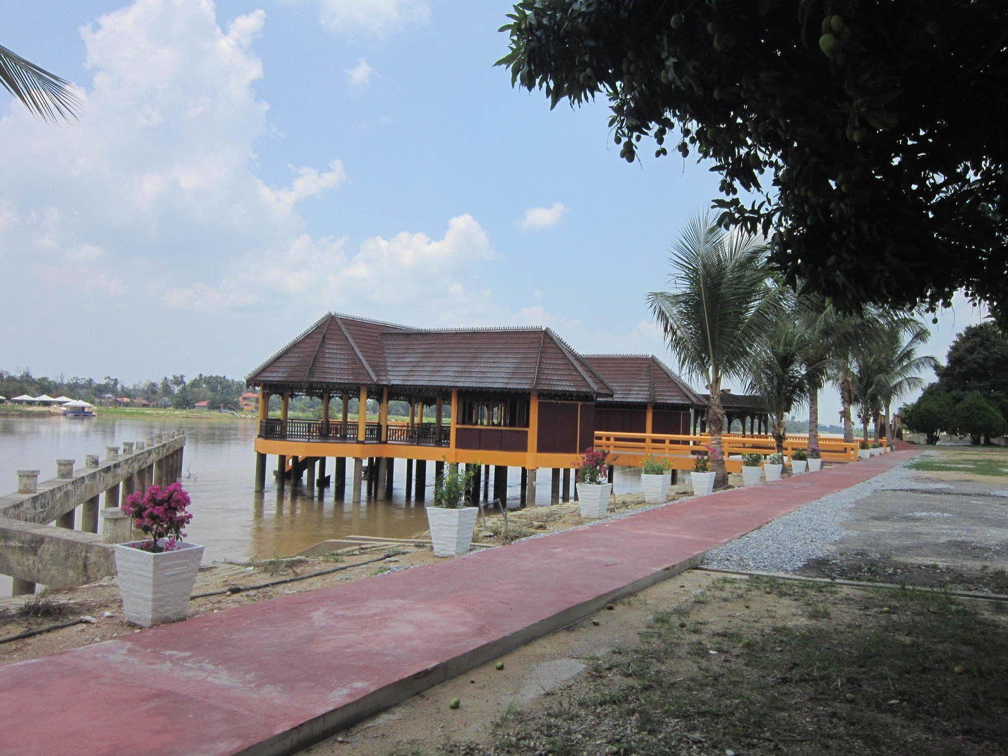 Green Village Pasir Salak Eco River Resort Kampung Gajah  외부 사진