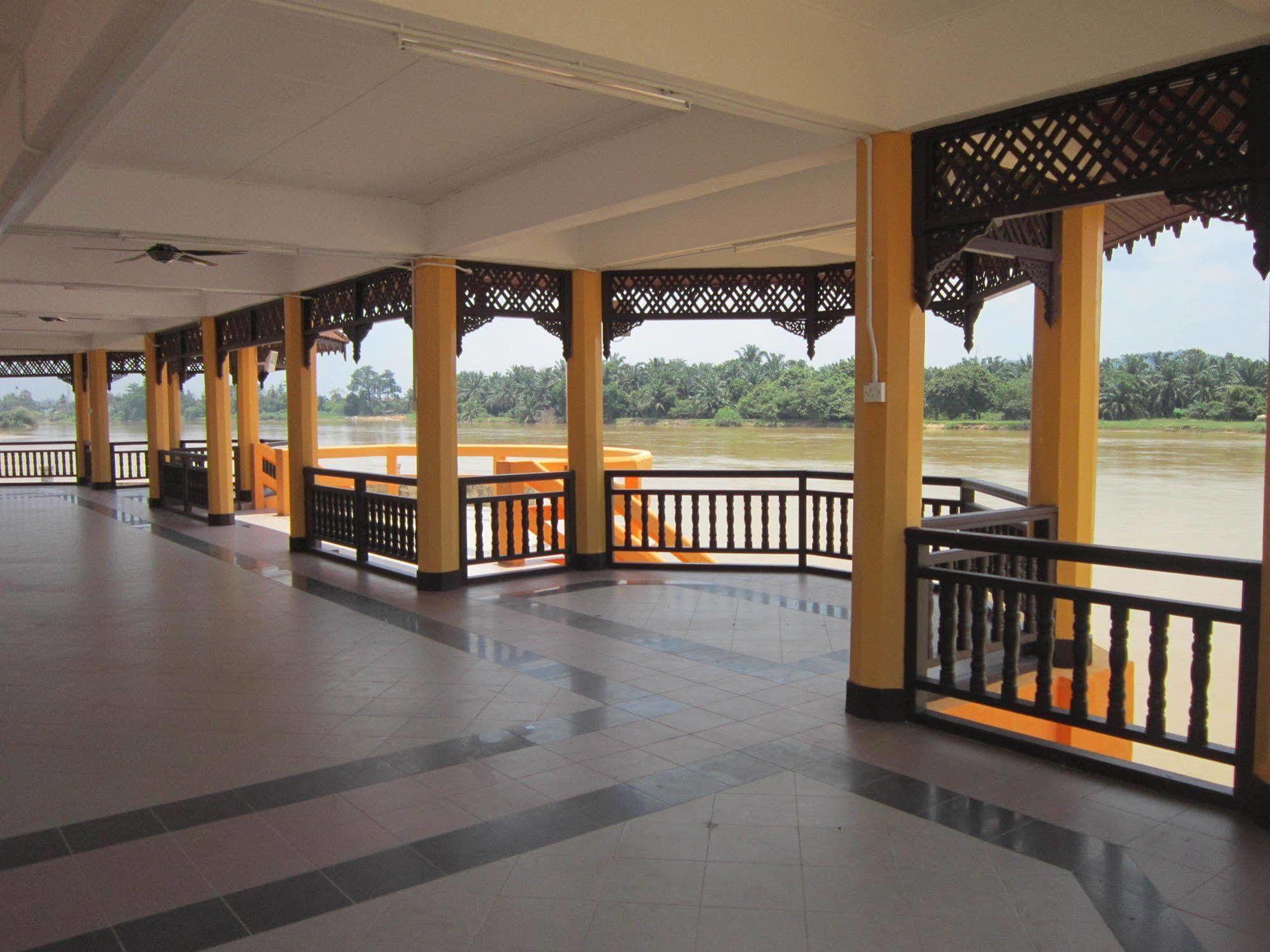 Green Village Pasir Salak Eco River Resort Kampung Gajah  외부 사진