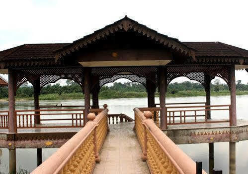 Green Village Pasir Salak Eco River Resort Kampung Gajah  외부 사진